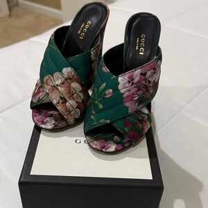 Gucci Women's Green Floral Mules